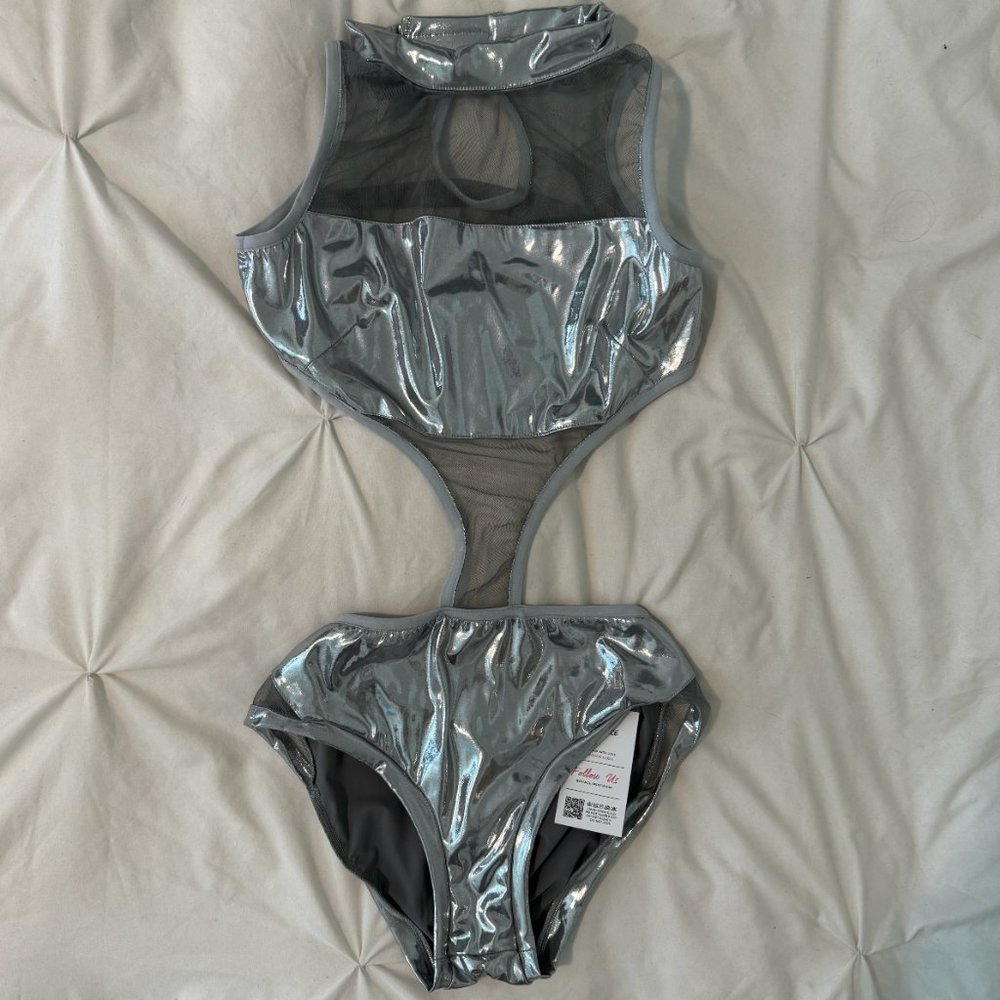 NWT Custom Dance Costume in Silver, size Medium